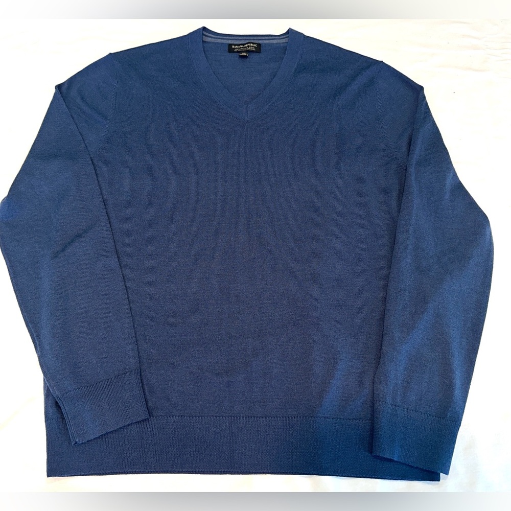 Banana Republic Deep Blue V-Neck Sweater Men’s 100% Merino Wool